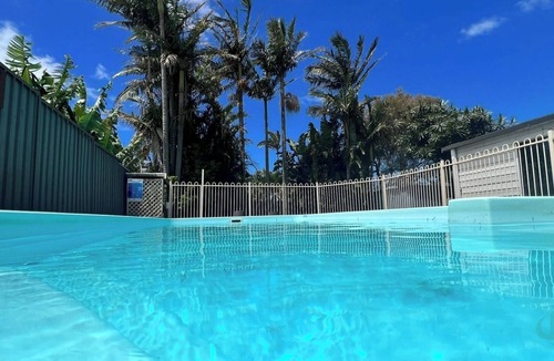 Caves Beach House | Caves Getaway - pool, beach, DOG friendly & air-conditioned for comfort