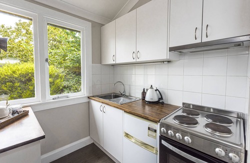 Bowral Cottage | Centennial Cottage 2 Botanica - walk to town