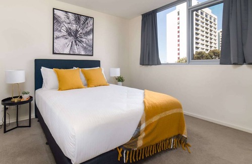 City West Apartment | Central 1-Bed with Parking, BBQ