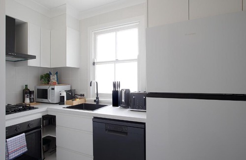 Glebe House | Central 3BR Terrace House - Free Street Parking - Walk Fish Market & Cafés