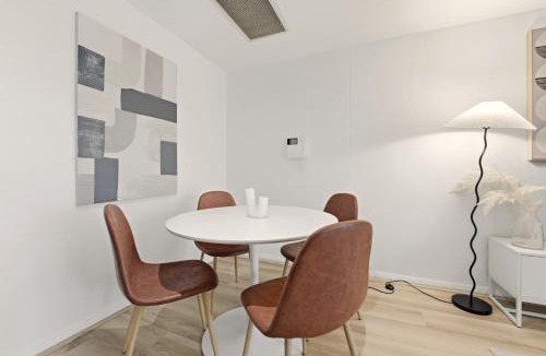 Burwood Apartment | Central Burwood 2BR Steps from Station & Westfield