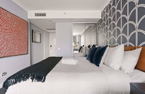 Haymarket Apartment | Central City Abode Su