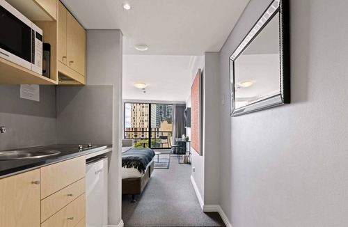 Haymarket Apartment | Central City Abode Su