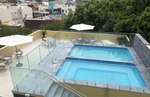 Manly Apartment | Central Studio with Pool, Gym Access 2mins Walk Beach
