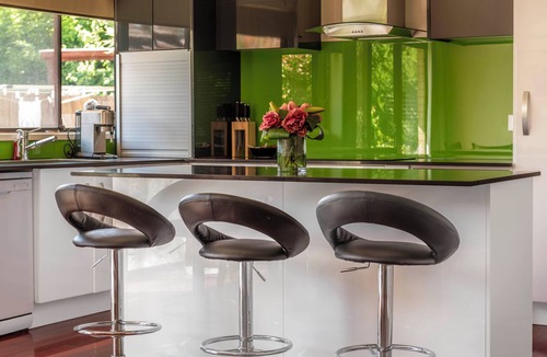 Narrabundah House | Central & Tranquil Home + Private Studio in Inner South Canberra