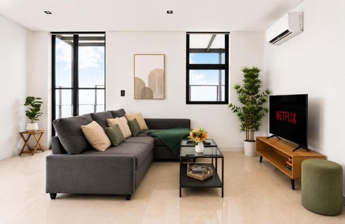 Ultimo Apartment | Central Ultimo 3BR - Pool,Gym & 2 Parking-Balcony