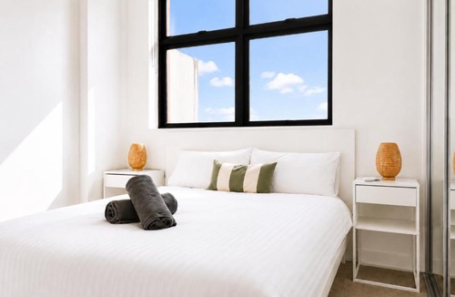 Ultimo Apartment | Central Ultimo 3BR - Pool,Gym & 2 Parking-Balcony
