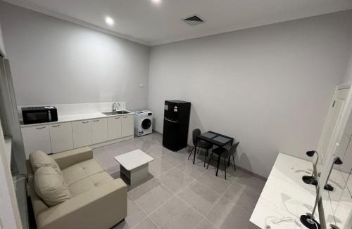 North Ryde Apartment | Centrally located studio in North Ryde nr bus stop