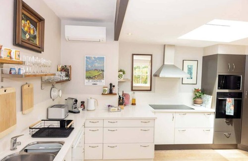 Waverton House | Charm & History 3bdr Cottage near Harbour views