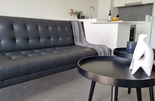 Belconnen Apartment | Charming 1-bedroom apartment in marvelous Belconnen with views of lake