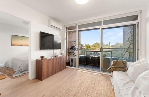 Annandale Apartment | Charming 1 Bedroom Apt in Annandale, City Views Heritage Charm