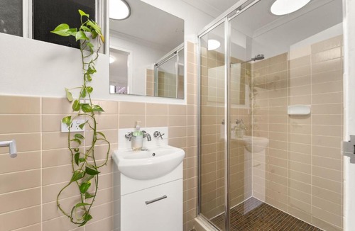 Annandale Apartment | Charming 1 Bedroom Apt in Annandale, City Views Heritage Charm