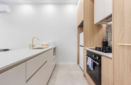 Dickson Apartment | Charming 2BR Apartment | Walk to Tram | Parking