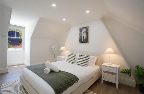 Glebe House | Charming 3BR House - Walk to Fish Market & Shops - Free Street Parking