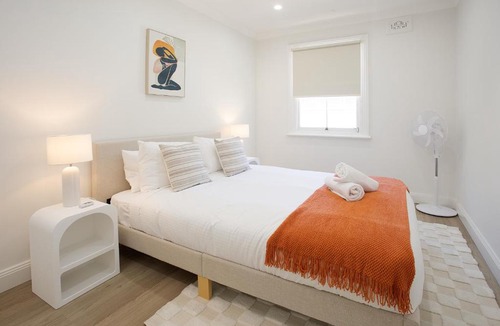 Glebe House | Charming 3BR House - Walk to Fish Market & Shops - Free Street Parking