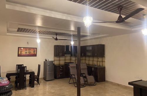 Greater Noida House | Charming 4-bedroom farmhouse with WiFi, AC in awesome Noida
