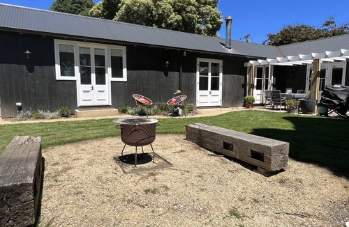 Moss Vale Cottage | Charming converted country stable located on a 120 acre horse property