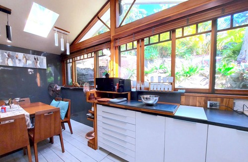 Palm Beach House | Charming Entire Home at Famous Palm Beach! 3BR. Outdoor Spa! Walk to Ocean Beach