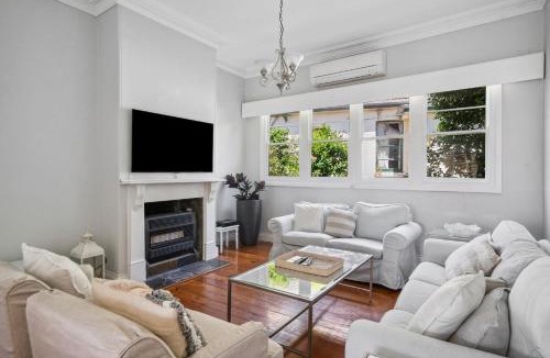 Woolwich House | Charming House in Woolwich