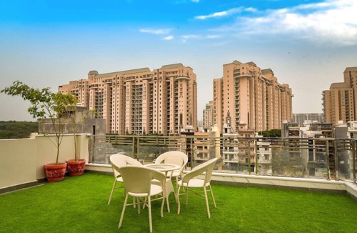 Gurugram Apartment | Charming Indo-Korean Suite w/Gym & Home Comforts