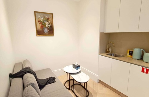 Glebe Cabin | Charming lodge with AC, mins walk to SYDU and bus stop