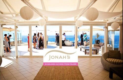 Palm Beach House | Charming Retreat at Famous Palm Beach Outdoor Spa till 8 Walk to Ocean beach
