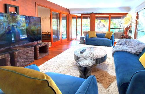 Palm Beach House | Charming Retreat at Famous Palm Beach Outdoor Spa till 8 Walk to Ocean beach