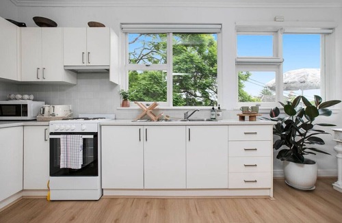 Glebe Apartment | Charming Retreat in Exclusive Glebe Estate
