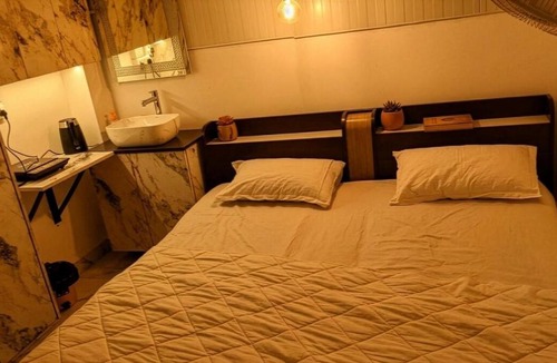 Whitefield Apartment | Charming Room&Kitchen,Fast Wi-Fi & Great Location