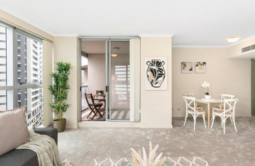 Chatswood Apartment | Chatswood Convenience - Steps to Train & Metro - HELP5
