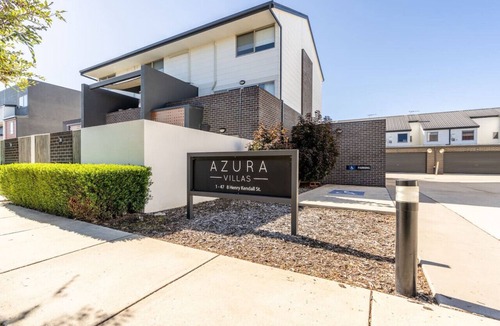 Franklin Apartment | Cheerful 4BR Townhouse w/Free Parking & WIFI