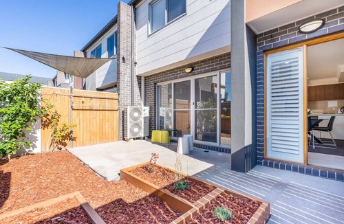 Franklin Apartment | Cheerful 4BR Townhouse w/Free Parking & WIFI