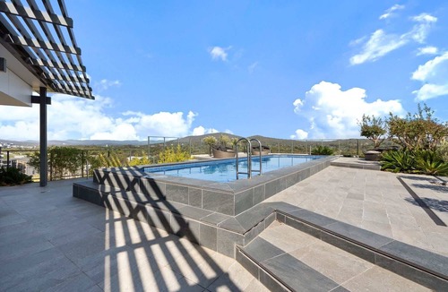 Lyneham Apartment | Chic 1-Bed Apartment Near Canberra’s Bustling CBD