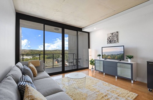 Lyneham Apartment | Chic 1-Bed Apartment Near Canberra’s Bustling CBD