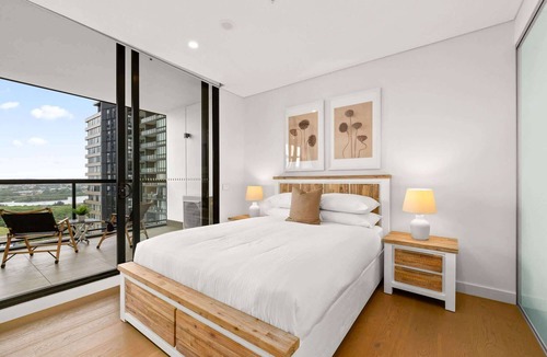 Wentworth Point Apartment | Chic 1-Bed with Pool by River, Ferry & Amenities