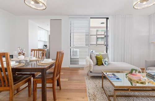 Redfern House | Chic 2BR Inner-City Stay with Balcony