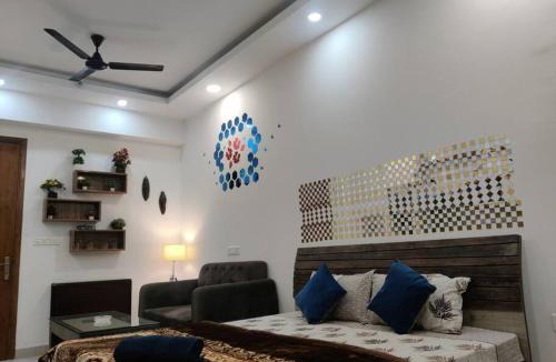 Noida Apartment | Chic Apartment#Couple Goal#High Rise#Balcony#condo
