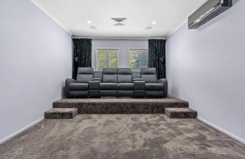 Tumbi Umbi Apartment | Cinema & Coastal Oasis Tumbi Umbi