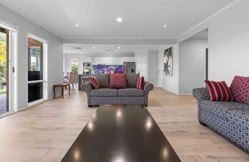 Tumbi Umbi Apartment | Cinema & Coastal Oasis Tumbi Umbi