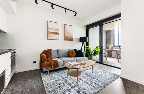 Cremorne Apartment | Cinema Suites Apartments by Urban Rest