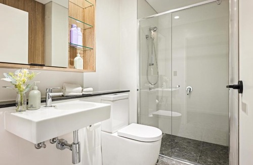 Cremorne Apartment | Cinema Suites Apartments by Urban Rest