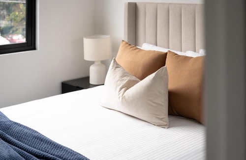 Cremorne Apartment | Cinema Suites Apartments by Urban Rest