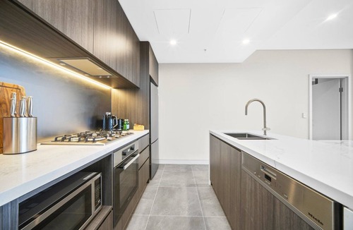 Strathfield Apartment | City&Bridge View 2 Bed+Study | Homebush