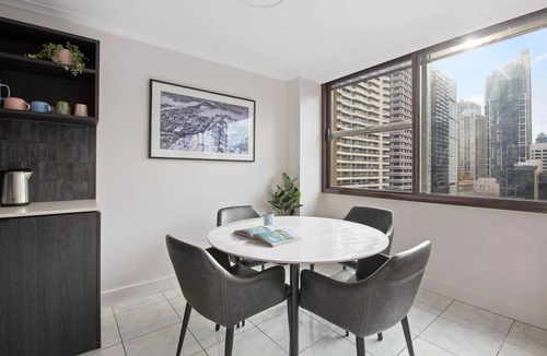 Darlinghurst Apartment | City Escape with Spa Access in Darlinghurst