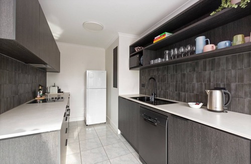 Darlinghurst Apartment | City Escape with Spa Access in Darlinghurst