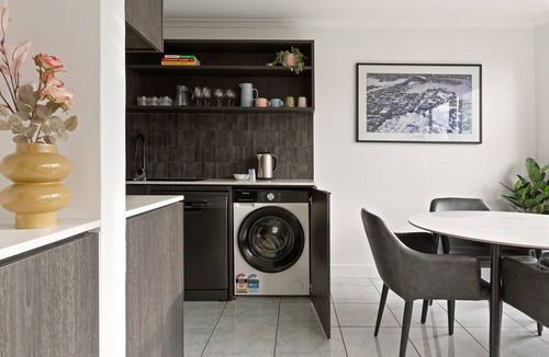 Darlinghurst Apartment | City Escape with Spa Access in Darlinghurst