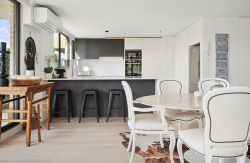Woolloomooloo Apartment | Cityscape 2BR Charm with Pool, Sauna & Spa Access