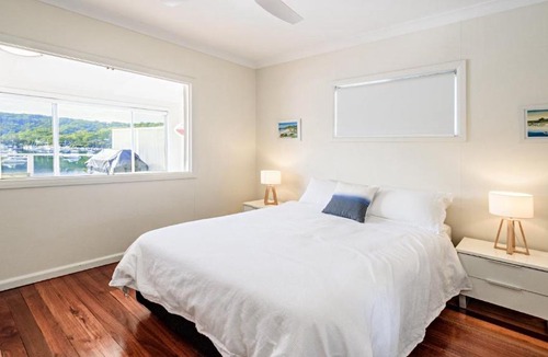 Hardys Bay House | 'Classic Cottage on the Bay' by HolidayCo