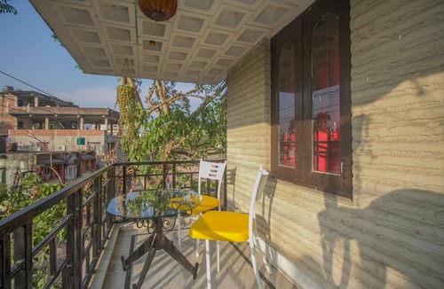 Bhubaneshwar House | Classic Siliguri Maple