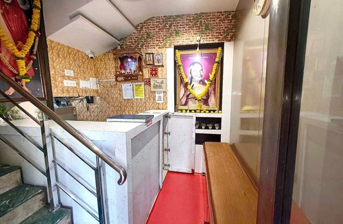 Kandiwali West House | Classic Sri Sai Regency